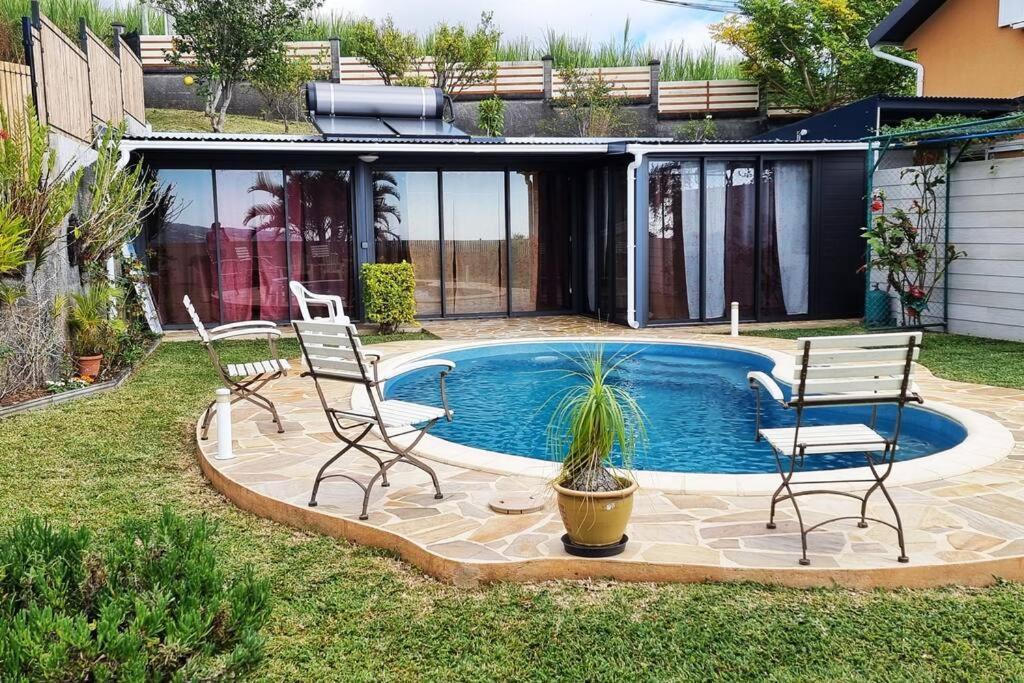 Bungalow Des Pensees Piscine Chauffee 28° Saint-Denis Extérieur photo